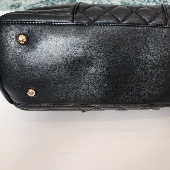 Guess by Marciano. Classic quilted "Chanel- Style" Shoulder Bag with Gold Chain - Picture 6 of 9